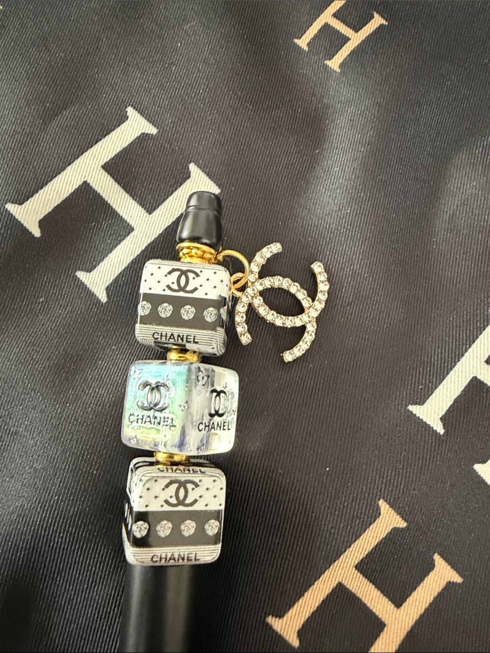 🏵️Black Pen with  Accent Beads and Crystal  Charm - Picture 4 of 4